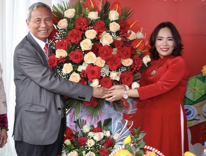 PGS.TS Đỗ Văn Trụ - Chủ tịch Hội Di sản Văn hóa Việt Nam ghi nhận những đóng góp tích cực của thanh đồng Vũ Thị Huyền Trang
