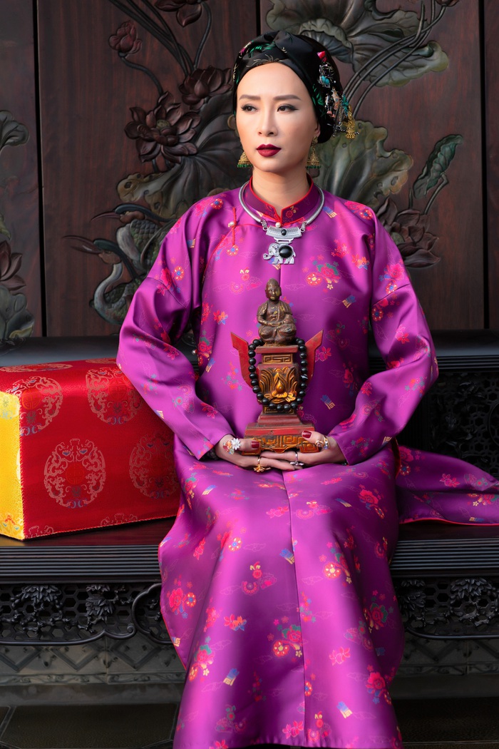 Hoa hậu biển Vũ Ngọc Diệp thả dáng trong BST áo dài gấm hoa  - Ảnh 4.