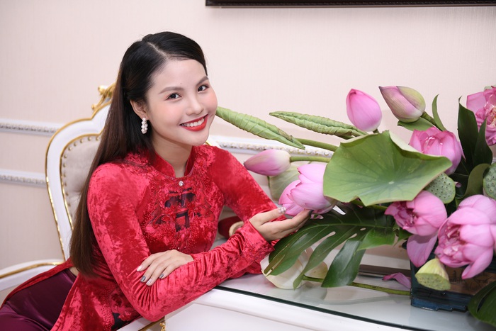 Khánh Linh - vợ kiện tướng Dancersport Chí Anh khoe nét đẹp dịu dàng tinh tế khi diện áo