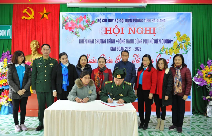 Nhiều hoạt động ý nghĩa của Đoàn công tác Trung ương Hội LHPN Việt Nam nơi địa đầu Tổ quốc - Ảnh 1.