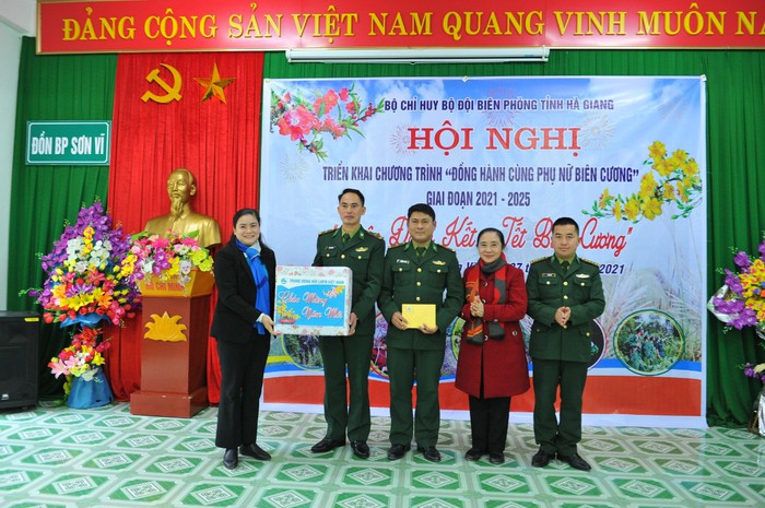 Nhiều hoạt động ý nghĩa của Đoàn công tác Trung ương Hội LHPN Việt Nam nơi địa đầu Tổ quốc - Ảnh 8.