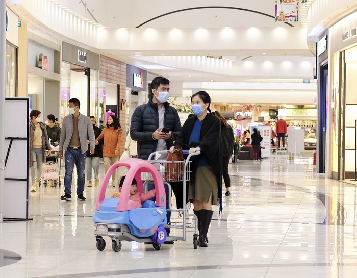 Nhiều siêu thị “chốt hạ” kỳ nghỉ Tết Dương lịch 2021 bằng khuyến mại hơn 70% - Ảnh 2.