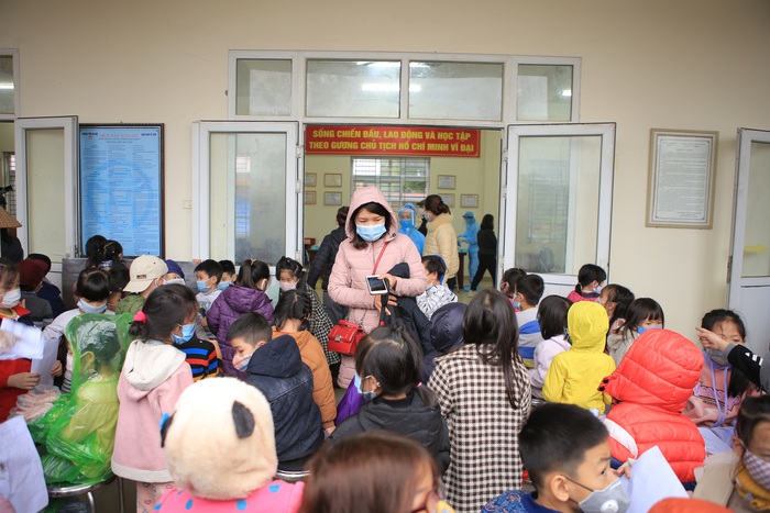 Hà Nội: Bên trong khu xét nghiệm Covid-19 cho hơn 1000 học sinh trường tiểu học Xuân Phương - Ảnh 3.