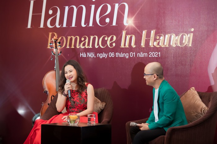 Nghệ sĩ Hà Miên chia sẻ trong buổi ra mắt album Romance in Hanoi