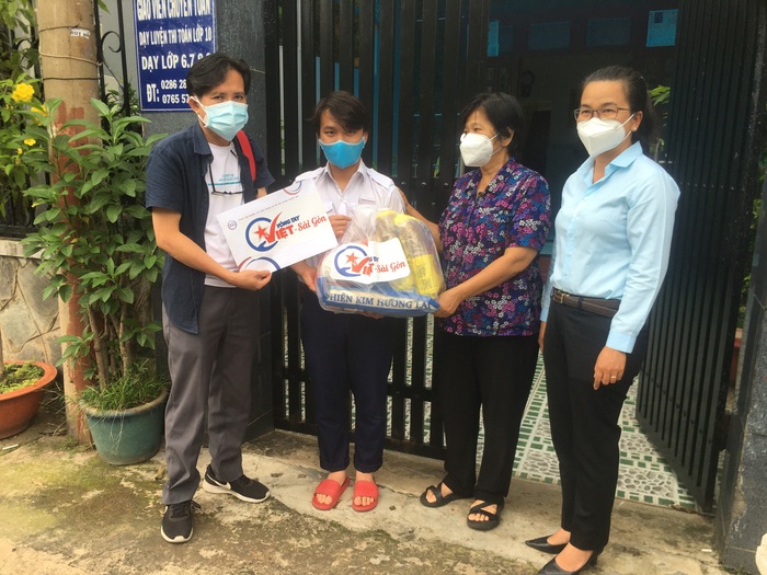 “Vòng tay Việt” hỗ trợ gần 500 học sinh mồ côi vì Covid-19 - Ảnh 1.