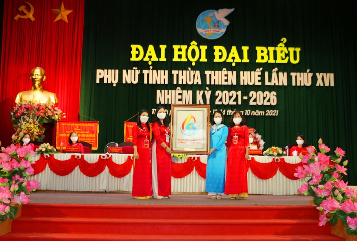 Bà Trần Thị Kim Loan tái đắc cử Chủ tịch Hội LHPN tỉnh Thừa Thiên – Huế nhiệm kỳ 2021-2026. - Ảnh 4.