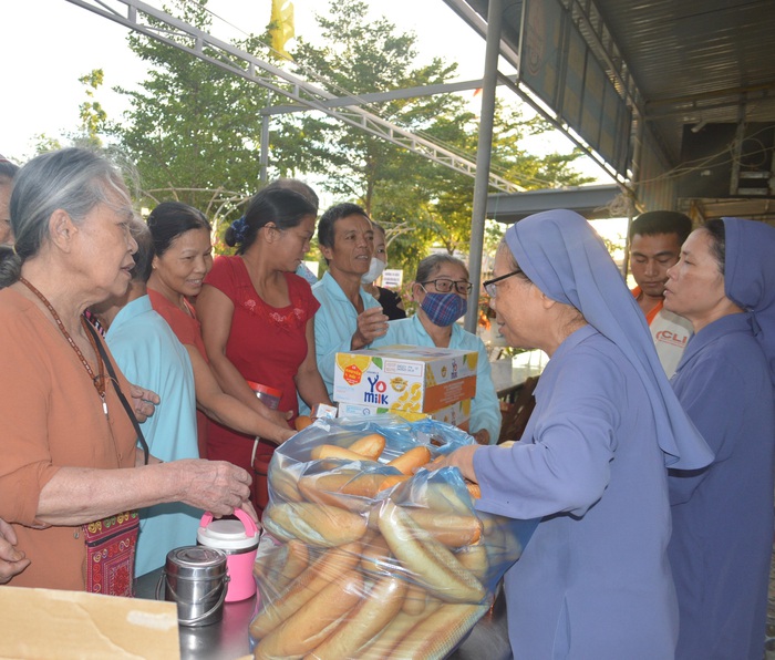 Tiệm bánh lan tỏa yêu thương của các nữ tu ở Quảng Trị - Ảnh 1.
