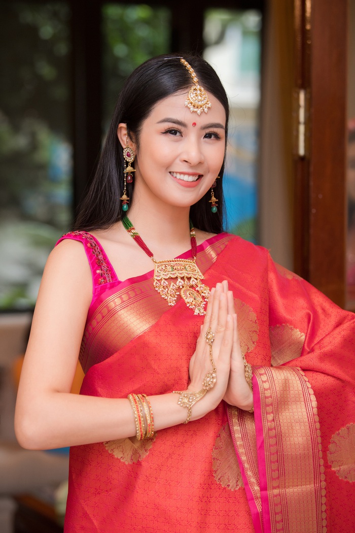 Hoa hậu Ngọc Hân trong chiếc Sari truyền thống của Ấn Độ