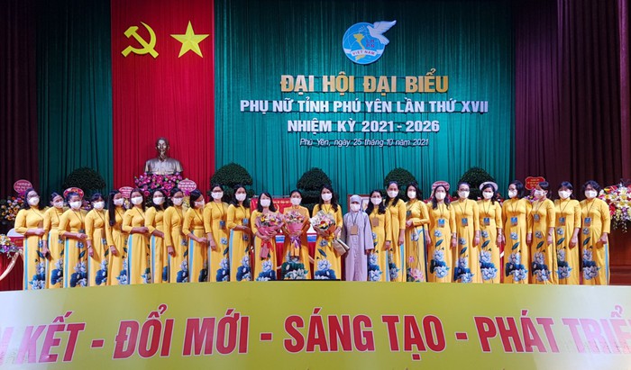 Bà Lê Đào An Xuân tái đắc cử Chủ tịch Hội LHPN tỉnh Phú Yên - Ảnh 1.