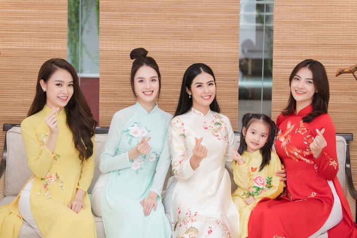 Hoa hậu Ngọc Hân cùng mẹ con siêu mẫu Hồng Quế và Á hậu Hoàng Anh, người đẹp Ngọc Vân