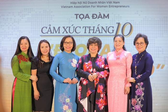 &quot;Cảm xúc tháng 10: Đi qua mùa bão&quot; của các nữ doanh nhân Việt Nam - Ảnh 1.