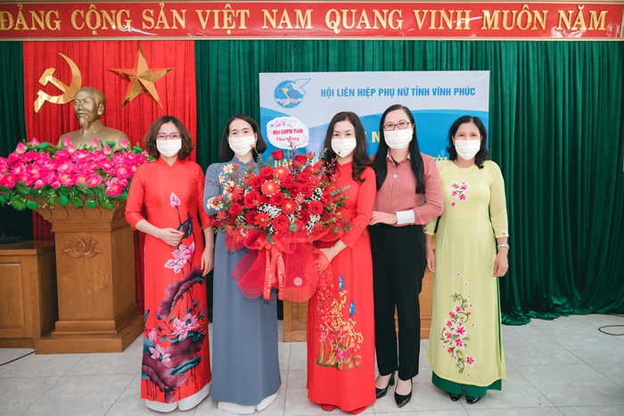 Bà Nguyễn Thị Thu Hà được bầu giữ chức Chủ tịch Hội LHPN tỉnh Vĩnh Phúc nhiệm kỳ 2016-2021 - Ảnh 2.
