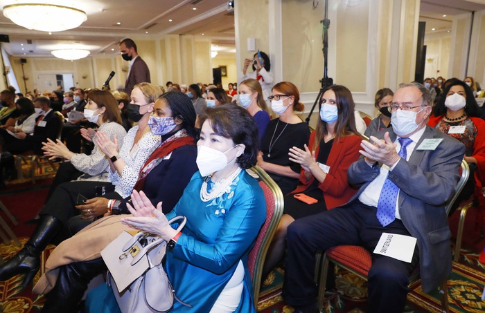 Hình ảnh đoàn đại biểu Việt Nam dự hội nghị thượng đỉnh phụ nữ toàn cầu - Ảnh 5.