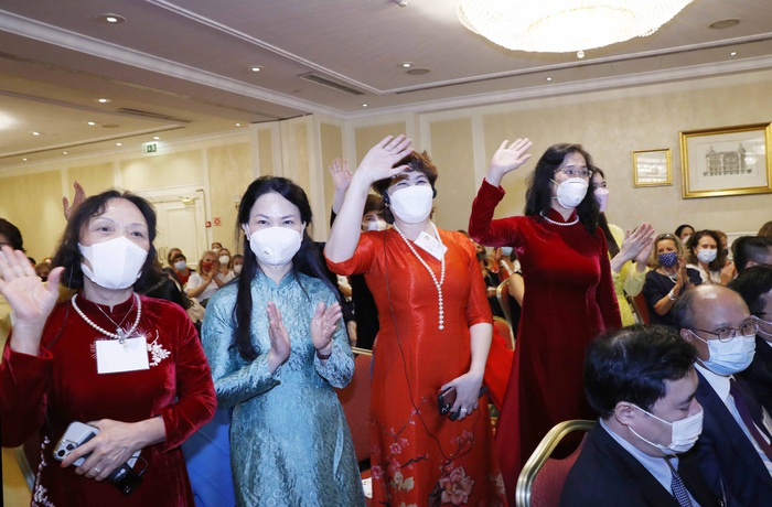 Hình ảnh đoàn đại biểu Việt Nam dự hội nghị thượng đỉnh phụ nữ toàn cầu - Ảnh 6.