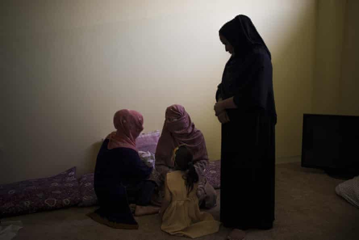 Afghanistan: Tương lai nào cho phụ nữ sống trong nơi trú ẩn? - Ảnh 1.