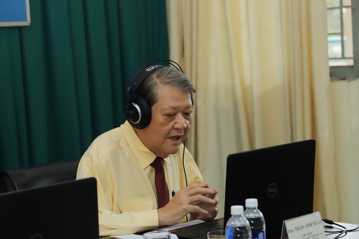 Chuyên gia Trần Anh Tuấn -  Chủ tịch Hội đồng khoa học - Viện Đào tạo và Phát triển nhân lực  trình bày tham luận tại hội thảo