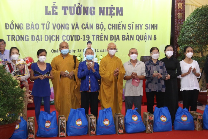 Quận 8 (TPHCM) làm Lễ Tưởng niệm đồng bào tử vong trong đại dịch theo nghi thức Phật giáo - Ảnh 2. Quận 8 (TPHCM) làm Lễ Tưởng niệm đồng bào tử vong trong đại dịch theo nghi thức Phật giáo - Ảnh 2.