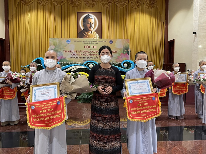 Chư Ni sinh Học viện Phật giáo Việt Nam tham gia hội thi “Hồ Chí Minh - Sáng mãi tên người” - Ảnh 1.
