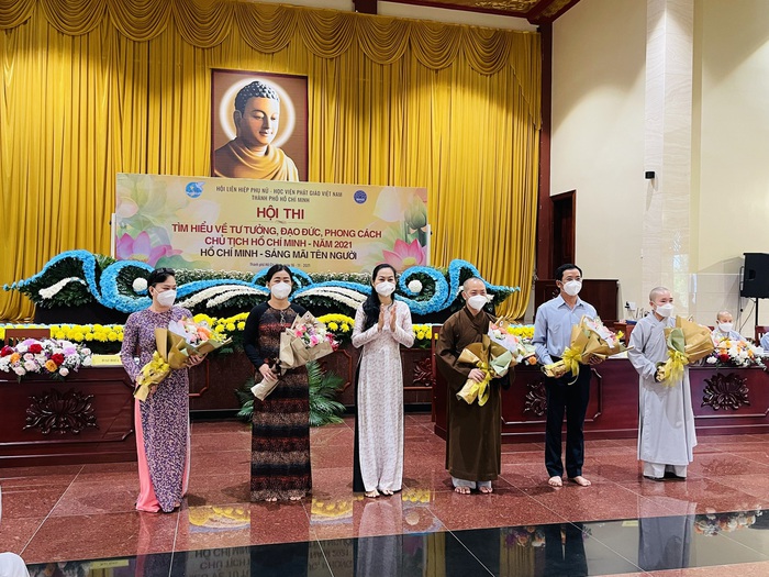 Chư Ni sinh Học viện Phật giáo Việt Nam tham gia hội thi “Hồ Chí Minh - Sáng mãi tên người” - Ảnh 3.