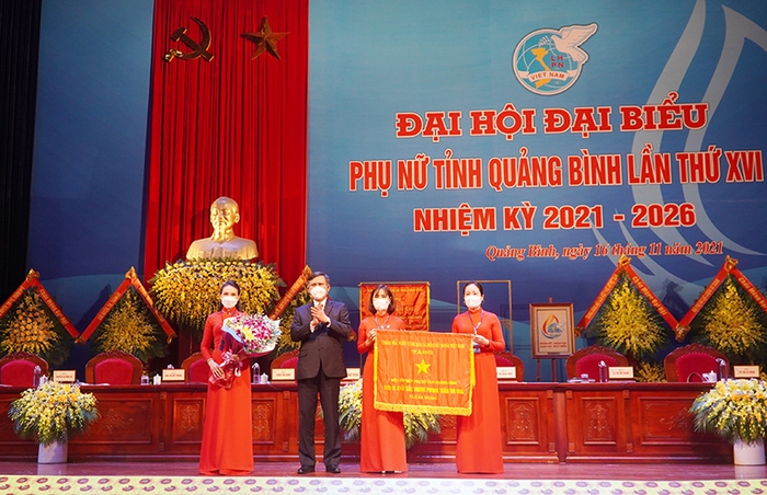 Bà Diệp Thị Minh Quyết tái đắc cử Chủ tịch Hội LHPN tỉnh Hà Tĩnh khóa XVI, nhiệm kỳ 2021-2026 - Ảnh 4.