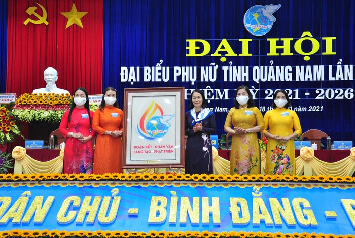 Phụ nữ quê hương Mẹ Thứ nô nức đi dự Đại hội phụ nữ tỉnh  - Ảnh 3.