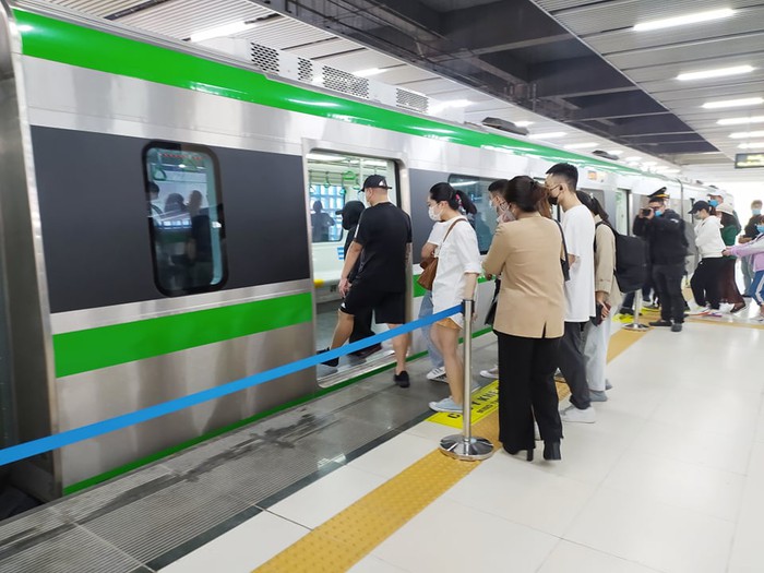 Tàu điện Cát Linh - Hà Đông chính thức bán vé chạy thương mại - Ảnh 2.