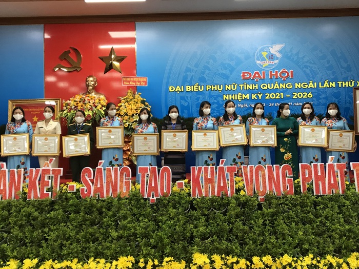 Hội LHPN Quảng Ngãi nhận Cờ thi đua Đơn vị xuất sắc trong phong trào thi đua năm 2020 - Ảnh 2.