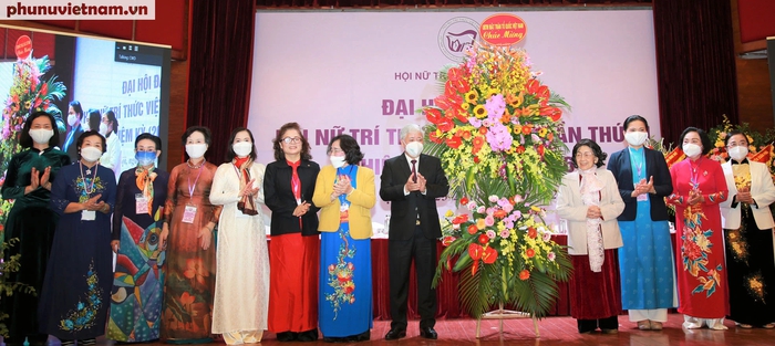 Hội Nữ trí thức Việt Nam góp phần phát triển kinh tế - xã hội của đất nước - Ảnh 2.