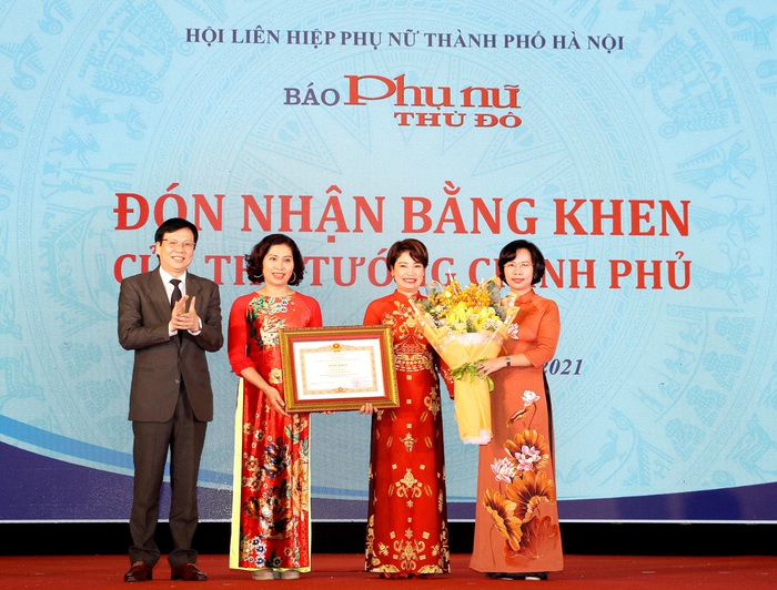 Báo Phụ nữ Thủ đô ra mắt báo điện tử, đón nhận Bằng khen Thủ tướng - Ảnh 1.