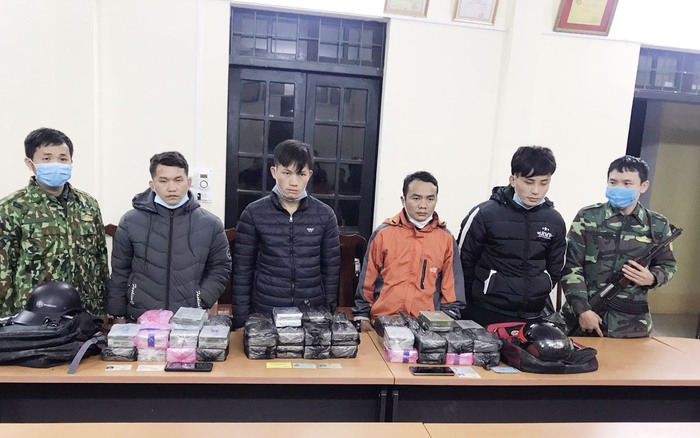 Bộ đội Biên phòng Lào Cai: Phá chuyên án ma túy lớn, thu giữ 100 bánh heroin - Ảnh 1.