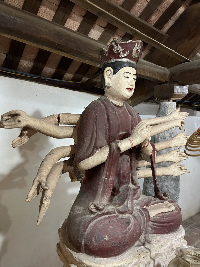 Chùa hơn 300 tuổi xuống cấp: Tượng Phật rụng tay, khoác áo mưa, bị bao vây bởi tổ mối  - Ảnh 5.
