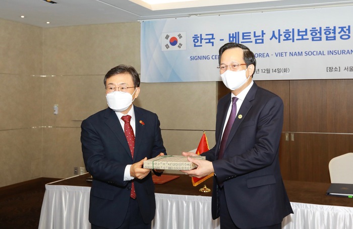 Lần đầu tiên ký Hiệp định song phương Việt Nam - Hàn Quốc lĩnh vực BHXH - Ảnh 2.