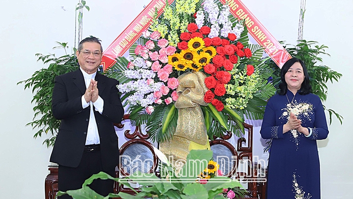 Trưởng ban Dân vận Trung ương chúc mừng Tòa Giám mục Giáo phận Bùi Chu - Ảnh 1.