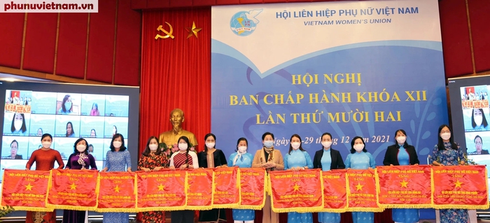 36 tập thể được tặng Cờ thi đua và 28 tập thể được tặng Bằng khen của Hội LHPN Việt Nam năm 2021 - Ảnh 1.