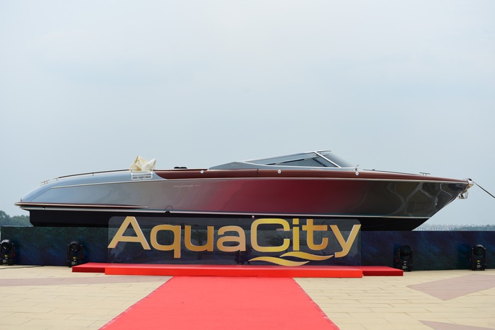 Du thuyền Aquariva Super – Live The Luxury