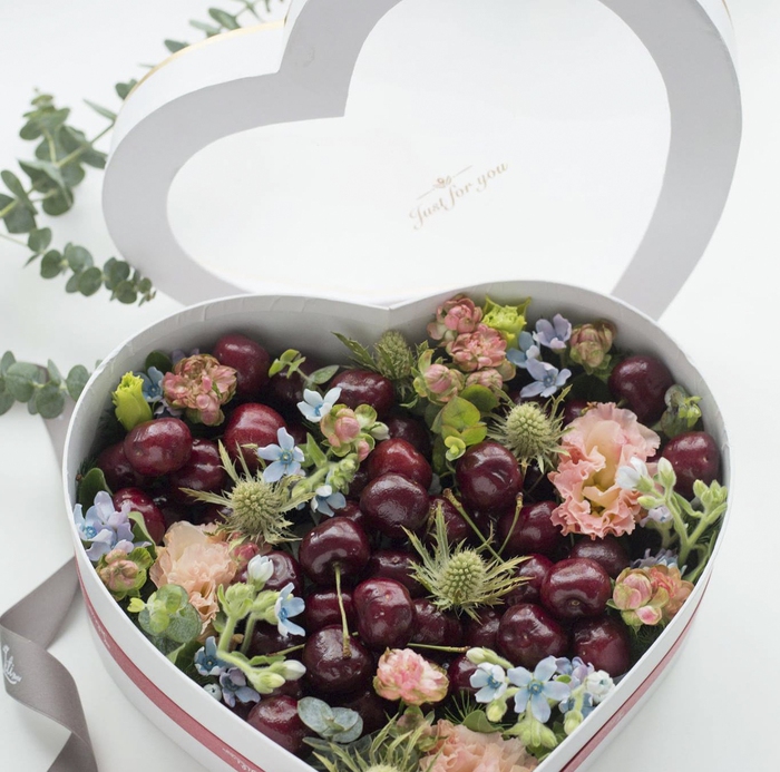 Gợi ý hoa quà tặng vừa đẹp vừa sang trong ngày lễ tình nhân Valentine - Ảnh 1.