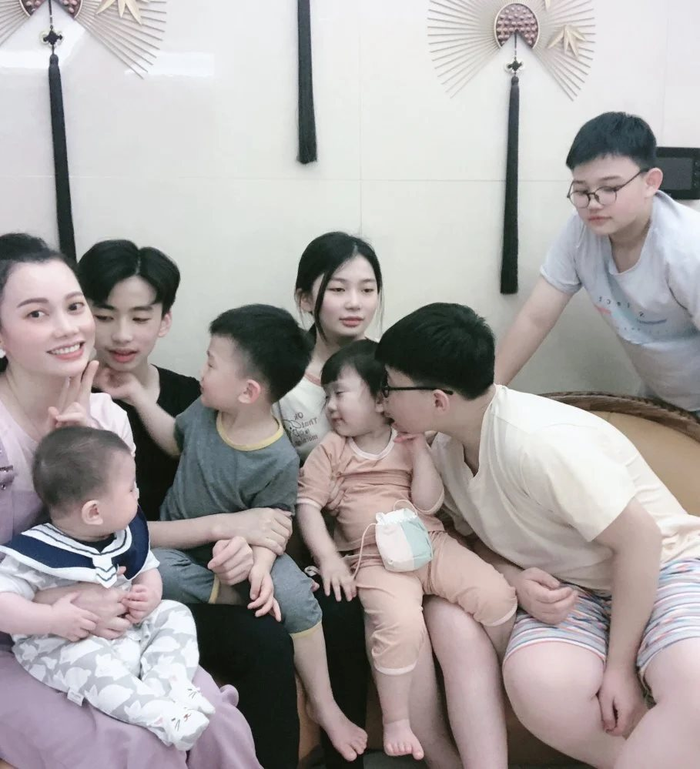 Gia đình Trung Quốc trả hơn 3,5 tỷ đồng để được sinh 7 người con - Ảnh 4.