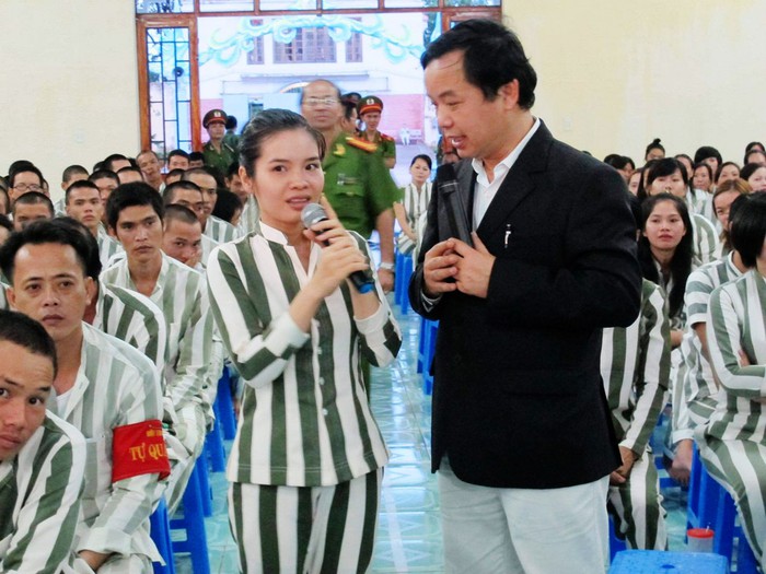 Mừng Tết Tân Sửu, Trí Việt - First News tặng 1.000 cuốn sách cho tù nhân các trại giam miền Nam - Ảnh 1.