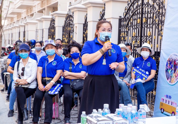 7 chuyến xe nghĩa tình đưa hơn 300 người nghèo ở thành phố Hồ Chí Minh về quê ăn Tết - Ảnh 3.
