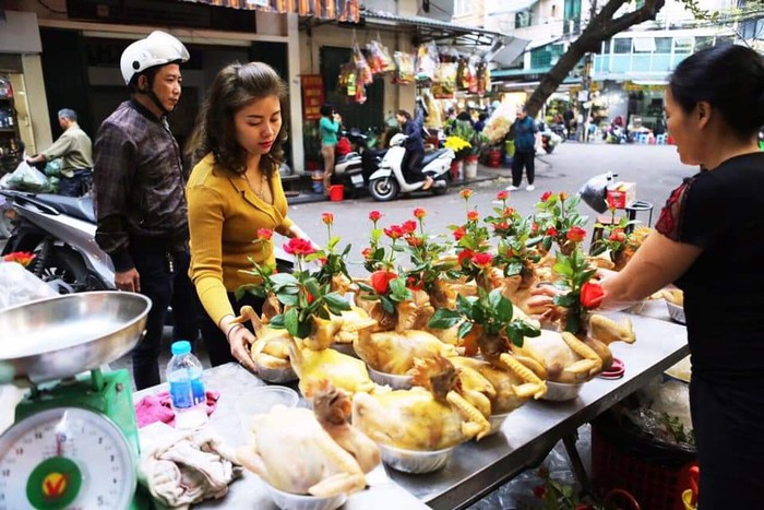 Sắm Tết 2021: Bí quyết chọn và làm gà cúng “chuẩn” cho đêm giao thừa - Ảnh 2.