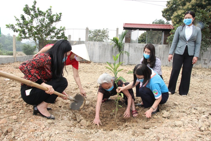 
Hà Tĩnh: Phụ nữ phát động “trồng 1 triệu cây xanh” - Ảnh 9.