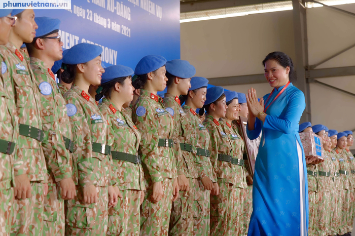 Hùng tráng  giây phút xuất quân của nữ chiến sĩ gìn giữ hòa bình  - Ảnh 6.