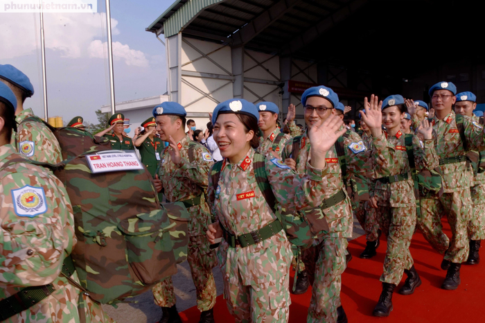 Hùng tráng  giây phút xuất quân của nữ chiến sĩ gìn giữ hòa bình  - Ảnh 7.