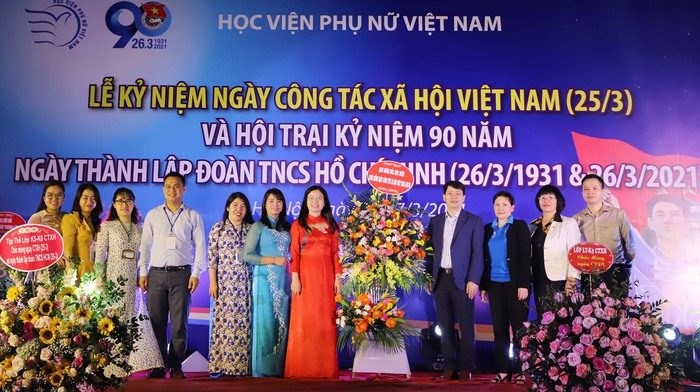 Học viện Phụ nữ Việt Nam tôn vinh Ngày Công tác xã hội và 90 năm thành lập Đoàn  - Ảnh 1.