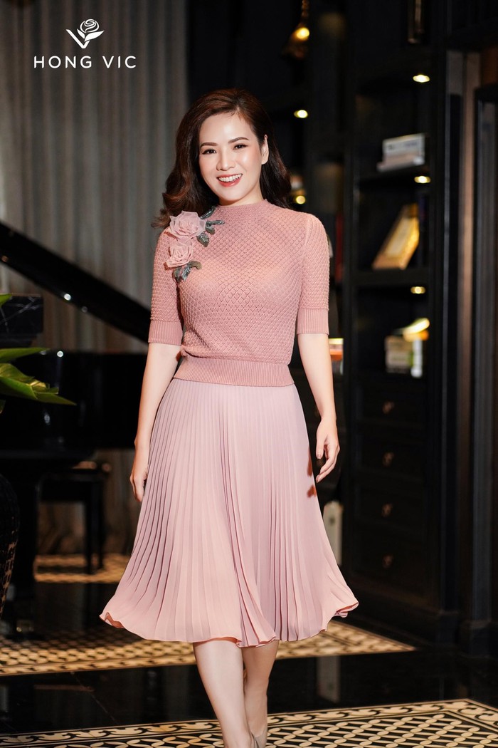 Hong Vic Fashion ra mắt BST thời trang xuân - hè 2021 - Ảnh 1.