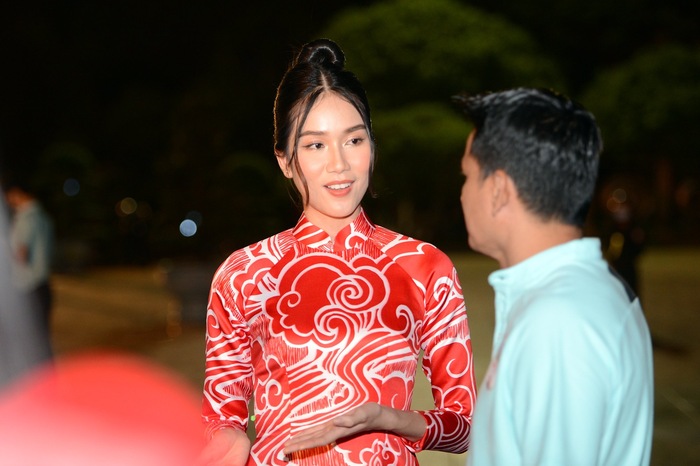 Dàn Hoa hậu Việt Nam giao lưu với các cầu thủ Hoàng Anh Gia Lai - Ảnh 2.