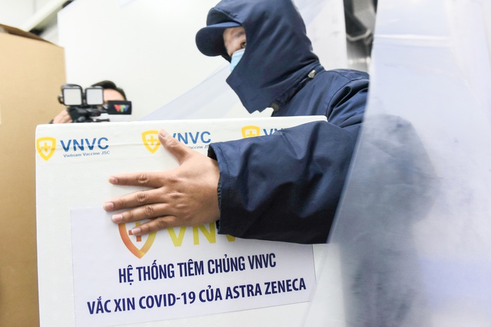 Những hình ảnh về đợt tiêm chủng vaccine ngừa Covid-19 tại Việt Nam - Ảnh 8.