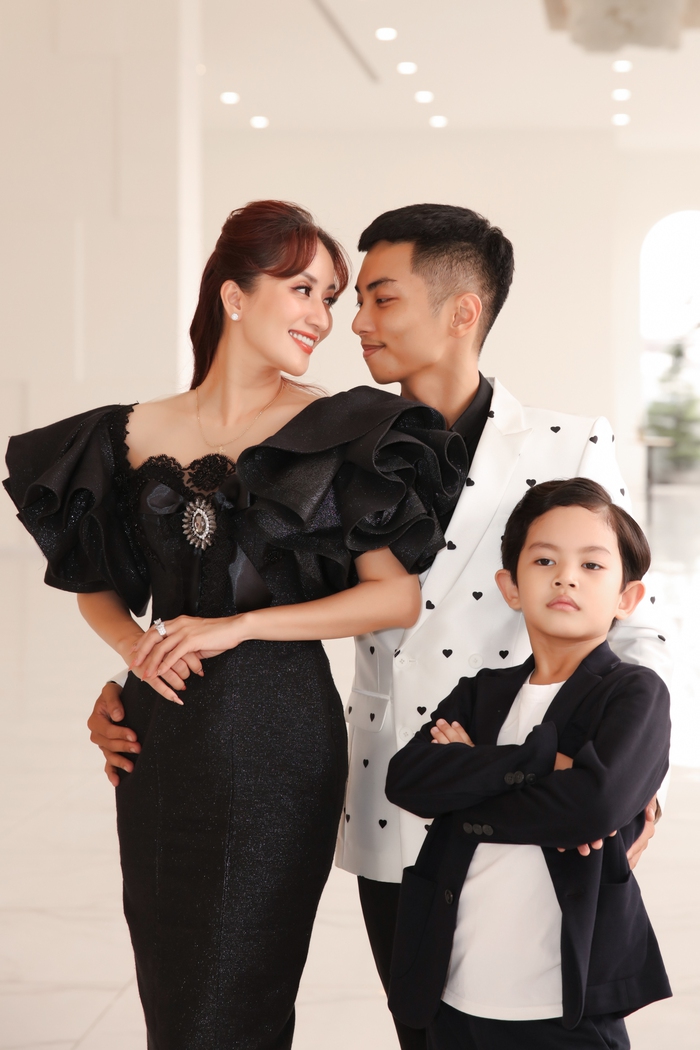 Vợ chồng Khánh Thi - Phan Hiển và con trai Kubi