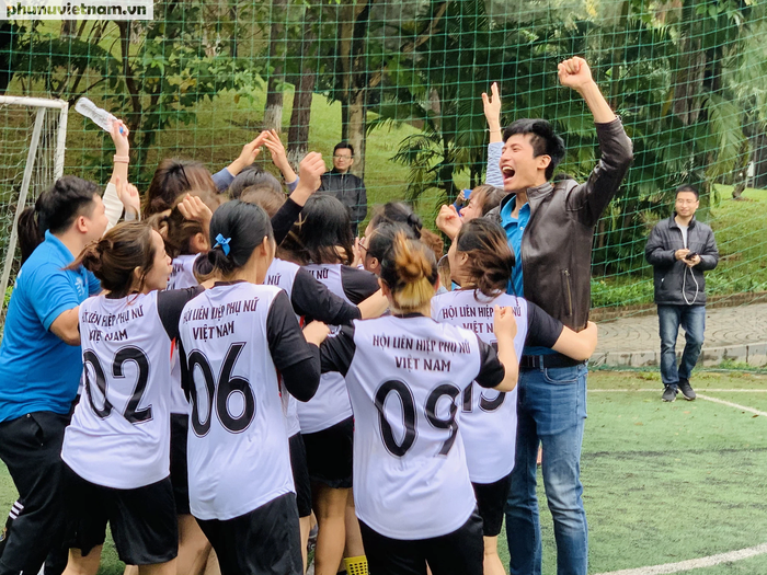 Hội LHPNVN vô địch giải bóng đá nữ Đoàn Thanh niên  khối các cơ quan Trung ương - Ảnh 7.