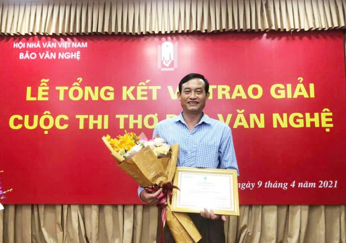 Tác giả bài thơ “Mẹ tôi chửi kẻ trộm”: “Tôi tin tưởng vào đánh giá của Ban giám khảo” - Ảnh 1.